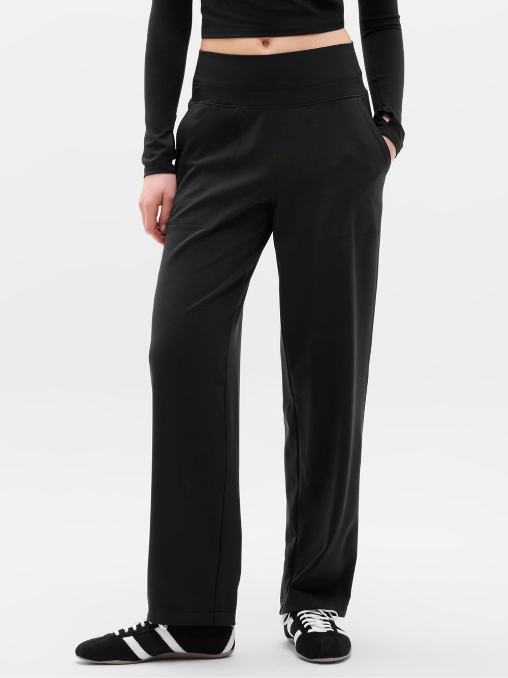 Athleta Venice Straight Leg Pant.   Black.  Medium. New with tags